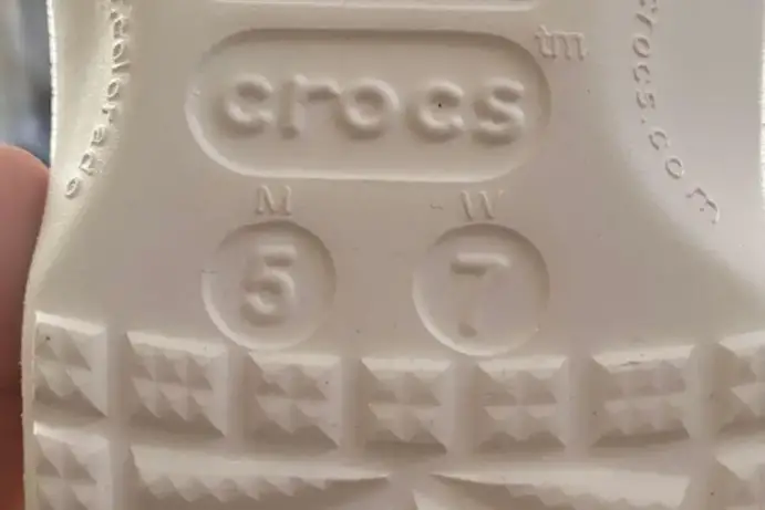original-crocs-with-logo
